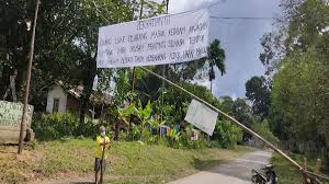 Masyarakat luar kota batu sementara dilarang masuk, petugas akan penjagaan 24 jam. Orang Asli Kampung Chang Lama Larang Orang Luar Masuk