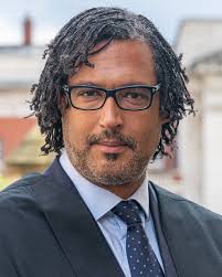 Happy Celebrity Traitors day to those who celebrate 🏰 David @olusoga,  Professor of Public History here at UoM, is at risk of being murdered  tonight by the Traitors trio. Do you think