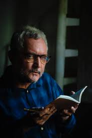 Javier Galarza: “La realidad ahora construye metáforas más fuertes que las  de los escritores” • Revista Ruda