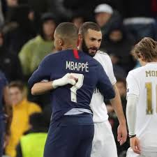 Benzema played for lyon until 2009, after that he moved to real madrid for transfer fee worth over € 35 million. Kylian Mbappe Welcomed Karim Benzema To The French National Team El Futbolero Us International Players