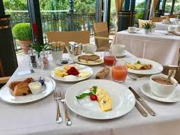 montreux palace un hotel d exception au bord du lac leman palace brunch lac leman