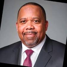 Bill Manns, president of St. Joseph Mercy Ann Arbor and Livingston, mingled  with business leaders and community representatives from the Ann Arbor  Ypsilanti region during an introductory mixer last…