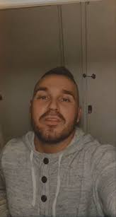 Beställ en personlig video från Eden Dally