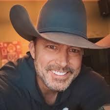 Daniel Eichelberger's Instagram, Twitter & Facebook