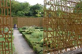 Internationale Garten Der Kirchengarten Garten Grabgestaltung Kleine Hofe