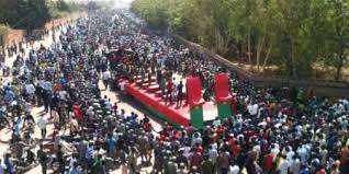 Une centaine de civils tués, un deuil national de 72h décrétéla situation sécuritaire au burkina faso devient de plus en plus inquiétante et cela doit attirer l'attention des pays voisins comme la cote d'ivoire qui aussi sous la menace djihadiste.en selon l'agence d'information du burkina(aib) ,une centaine de civils ont été tués, un deuil national de 72h décrété. Burkina Faso Deuil National De 72 H Du 23 Au 25 Aout 2019 En Memoire Aux Victimes De L Attaque Terroriste Du 19 Aout Laborpresse Net