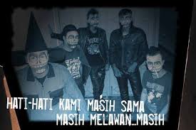 Tak hanya soal suara, seorang vokalis juga tentu harus memiliki gaya yang khas dan penampilan yang menarik. Bunga Hitam Discography Discogs