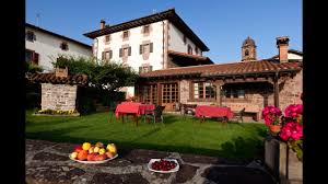 Desde nuestra casa rural en sunbilla, en el pirineo navarro, podréis visitar elizondo, centro comercial y varios monumentos de interés. Casa Rural Baztan Zigakoetxezuria