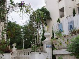 Our new branch is located at unit 9, block a, little paris mall, jalan jaya putra 1/1, bandar jaya putra, 81100 johor bahru. Cafe De Flore Have Brunch In A Garden At This Paris Inspired Cafe In Johor Bahru