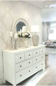 Dieser Flur Sieht Toll Aus Ich Liebe Den Einsatz Einer Ikea Hemnes Kommode Hier Dressikea Diese In 2020 Ikea Hack Wohnzimmer Schlafzimmermobel Kommoden Dekorieren