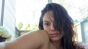 This young lady's armpit hair got people in their feelings. Ashley Graham Shows Off Armpit Hair In Nude Photo For Birthday