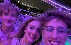 Who's excited for 2026?!? This gal! Much love and appreciate for the  support in 2025!! Also- playing at 118 North