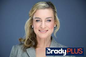 Emily Riggins's Instagram, Twitter & Facebook