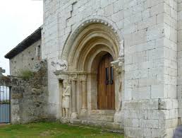 La vivienda más representativa tiene de 40 a 60 m2 y se construyó antes de 1960. San Pantaleon De Losa La Sangre De Sanson