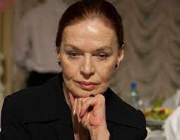 Сейчас людмила алексеевна работает над новой ролью кэрол рэйнольдс в спектакле алексея серова два билета в милан по пьесе людмила чурсина родилась 20 июля 1941 года. Lyudmila Chursina Edva Ne Pokonchila S Soboj Iz Za Boleznennogo Rasstavaniya S Pervym Muzhem