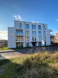 Ein liegestuhl mit wolldecke auf der eigenen seeterrasse. Strandgold Wangerooge Deine Exklusive Nordsee Ferienwohnung