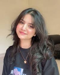 Melinda Hofer's Instagram, Twitter & Facebook