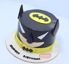 I wanted to make a cake for my fiancés birthday, which is today and he wanted a batman cake, with the old 60's logo. Batman Birthday Cake Birthday Cake Online Order Lahore