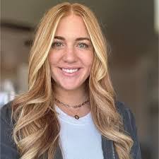 Leanna Swanson's Instagram, Twitter & Facebook