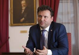 Předseda sněmovny z hnutí ano radek vondráček je hostem interview plus. Predseda Snemovny Vondracek Je V Karantene Covid Ma Clen Rodiny Idnes Cz