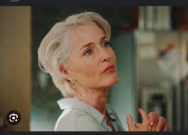 Jean Milburn season 1 hair? I am clueless. : r/Hair