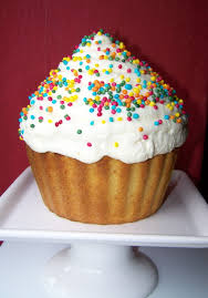 Zum geburtstag gehört kuchen, soviel steht fest. Giant Cupcake Cakes For Fun