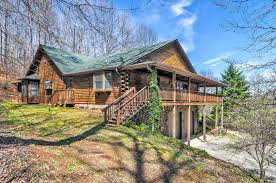 Fireside chalet & cabin rentals. Magic Mtn Lodge