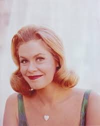 Elizabeth Montgomery's heart-shaped pendant necklace