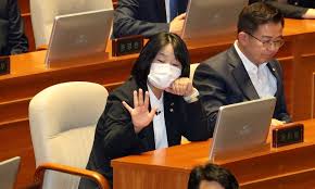 민주당이 공개한 의원은 김주영, 김회재, 문진석, 윤미향(부동산 명의신탁 의혹 소지) 김한정, 서영석, 임종성 의원(업무상 비밀이용의혹 소지) 양이원영, 오영훈 윤재갑, 김수흥, 우상호(농지법 위반 의혹 소지) 등이다. ê¸¸ í• ë¨¸ë‹ˆ ê¸°ë¶€ê¸ˆ ëŒë ¤ë‹¬ë¼ ìœ¤ë¯¸í–¥ ì™€ì¸ ëª¨ìž„ ì—°ë½ ì—†ì—ˆë‹¤ ì¢…í•© ì„œìš¸ì‹ ë¬¸
