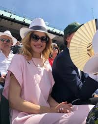 Картинки по запросу муз тв зарубежные клипы 2018 Zvezdnyj Instagram Festival Kinotavr Premiya Muz Tv 2018 I Selfi V Bikini Spletnik