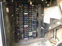 Kenworth t800 fuse panel diagram light relay wiring further 2005 2006 kenworth t600 t800 w900 cat fuse box assembly partial moreover kenworth t800 wiring diagram not sure where the fuse panel is but if i had to guess it would be on the left side of you feet above them when sitting. Kenworth T600 Fuse Box Wiring Diagram Pose Grand Pose Grand Bibidi Bobidi Bu It