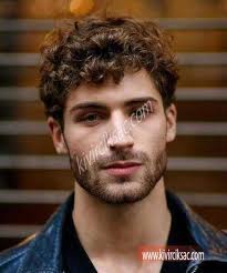 Kıvırcık saçlı erkeklerin tercih edebileceği salaş saç modeli yapılışı kullanış açısından kolaylık topuz saç modeli 2019 yılında en çok tercih edilen erkek saç modelleri arasında yer almaktadır. Kivircik Sac Bakimi 2019 2020 Erkek Sac Modelleri Ve Fiyatlari