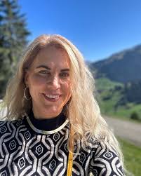 Liz Parrish's Instagram, Twitter & Facebook