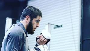 Россиялик ufc жангчиси ислам махачев тиаго мойзесом билан навбатдаги жангини ўтказди, жанг 17 июлдан 18 июлга ўтар кечаси бўлиб ўтади. Hmy Ch29y Awxm
