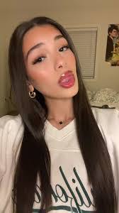 Leanne Drouin's Instagram, Twitter & Facebook