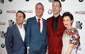 Welcome back les hargreaves, supremely unimpressed cop, professional yorkshireman and cracker of bad fugitive jokes. Line Of Duty Has This Glaring Plot Hole And Eastenders Is To Blame