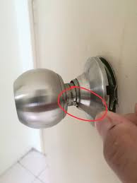 Pintu yang terkunci akan menghentikan penyusup masuk ke rumah anda. Tombol Pintu Rosak Jangan Biarkan Bimbang Ada Yang Terkunci Dari Dalam Gantikan Segera Dengan Mudah Ikut Step Ni Keluarga