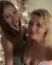 Lindsey Hedrick's Instagram, Twitter & Facebook