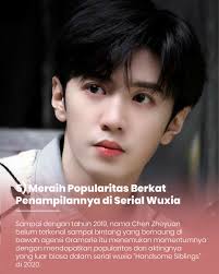 Drama “Hidden Love” saat ini tengah menjadi trending berkat chemistry  ciamik antara kedua pemeran utamanya, Chen Zheyuan dan Zhao Lusi. Tidak  hanya menampilkan akting yang menawan, namun visual keduanya yang rupawan  dianggap