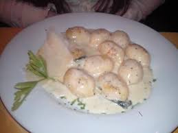 Come formaggio consiglio una fontina, un piave vecchio, o altri formaggi stagionati e saporiti. Gnocchi Ripieni Speck E Brie Con Salvia E Formaggio Castelmagno Picture Of L Immagine Ristorante Bistrot Milan Tripadvisor