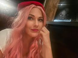 Sarah Daniels (@lifeprogressing) • Instagram photos and videos