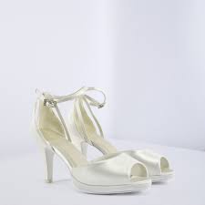 Posto d'onore spetta poi alle hogan donna (online la nuova attesissima collezione) con i modelli attractive e rebel e tutte le new. Scarpe Da Sposa Top Class Calzature Da Cerimonia Online Su Riccishop