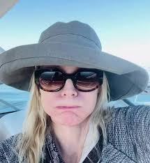 Benefit to make me your bf...😍 You don't need to set alarm I'll text to  wish u good morning 😝