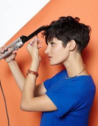 Coiffure femme senior coupe de. Cheveux Ondules Coupe Courte Automne Hiver 2016 Cheveux Ondules De Jolies Coiffures Pour Un Volume Maitrise Elle