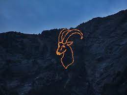 Zeichen dafür sind heute noch die bergfeuer, die an diesem besonderen sonntag entzündet werden und den himmel über südtirol erleuchten. Herz Jesu Feuer In Sudtirol Suedtirol Kompakt Com