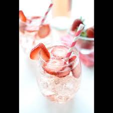Sangria Rosee Fraise 10 Recettes De Sangria Maison Originale Pour L Apero Elle A Table Recette Sangria Sangria Rose Sangria A La Fraise