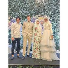 Kapanlagi Com Foto Putih Kece Gaya Tamu Di Pernikahan Risty Tagor Stuart Zaskia Sungkar Dan Irwansy Baju Fashion Muslim Mode Abaya Gaun Pengantin Muslim
