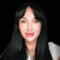 Stephanie Pugh's Instagram, Twitter & Facebook