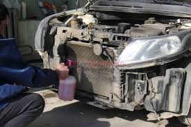 Munkin radiator anda sumbat, hantarlah kenderaan anda ke bengkel untuk pemeriksaan. Membilas Radiator Penyejukan Enjin Cara Membersihkan