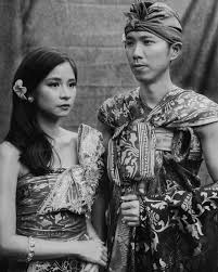 Maybe you would like to learn more about one of these? 15 Foto Prewedding Sakral Dengan Pakaian Adat Indonesia